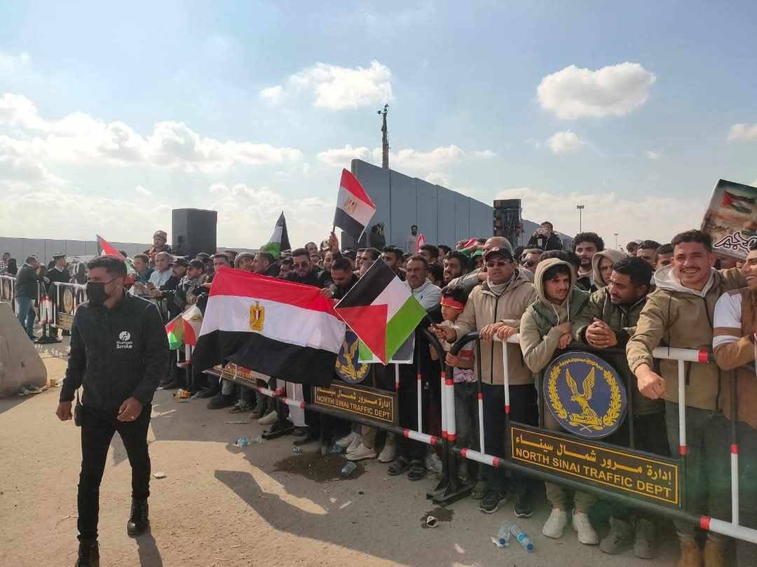 Thousands of Egyptians Rally at Rafah Border in Solidarity with Palestine