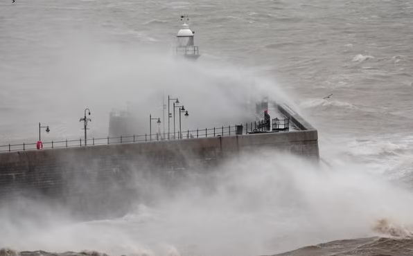 Storm Éowyn Strikes Ireland: Red Weather Warning Issued – Are You Prepared?